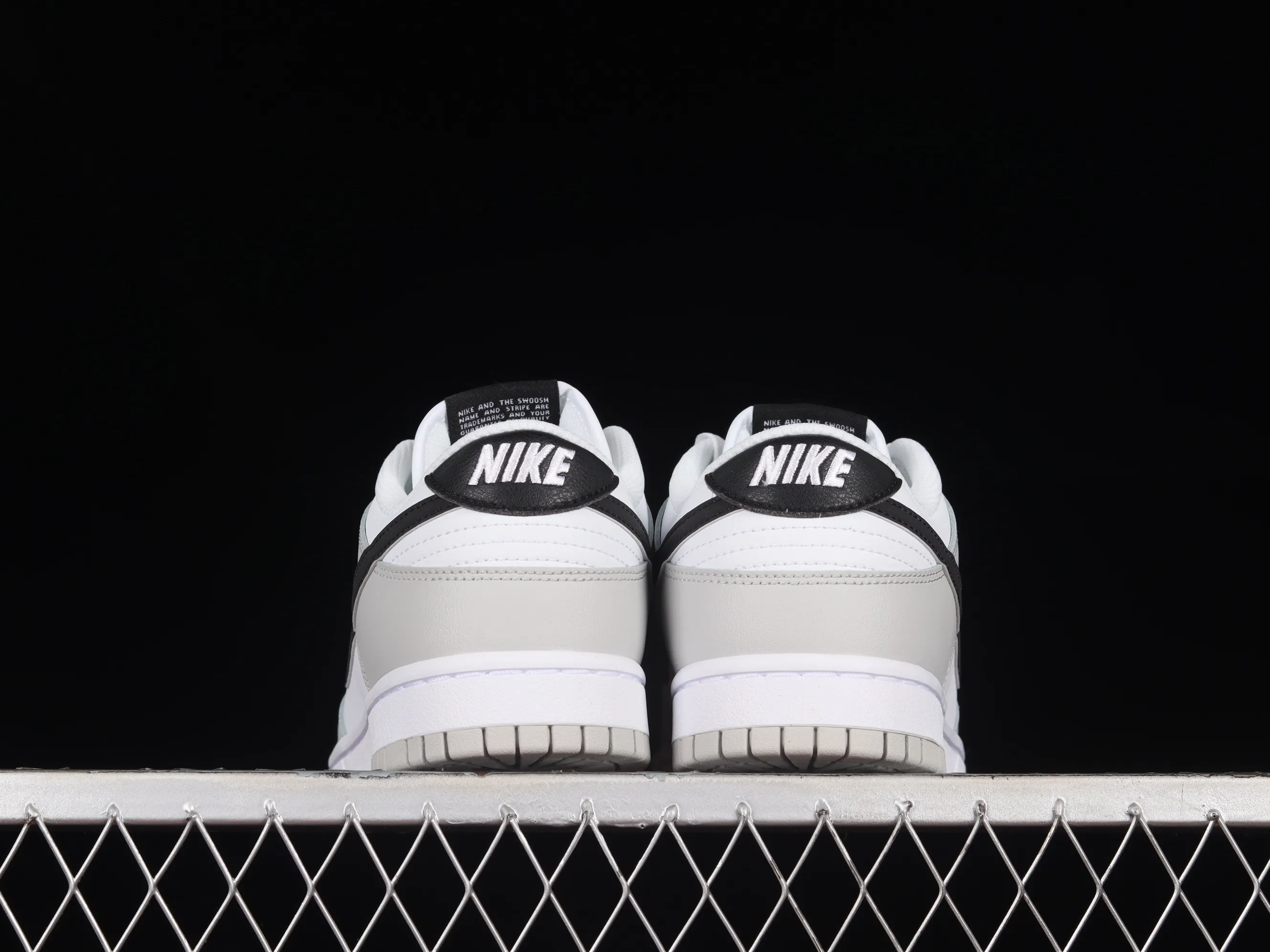 All categories Nk SB Dunk series Nk SB Dunk Low low-top sneakers M version pure original Nk Dunk SB Low gray white black scratch-off SB low-top sports casual sneakers DR9654-001